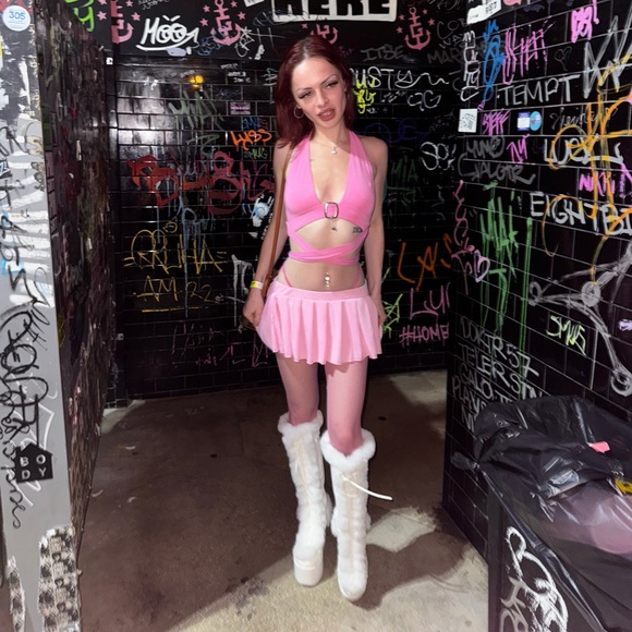 Meet your Posher, Danielle - Picture 3 of 9